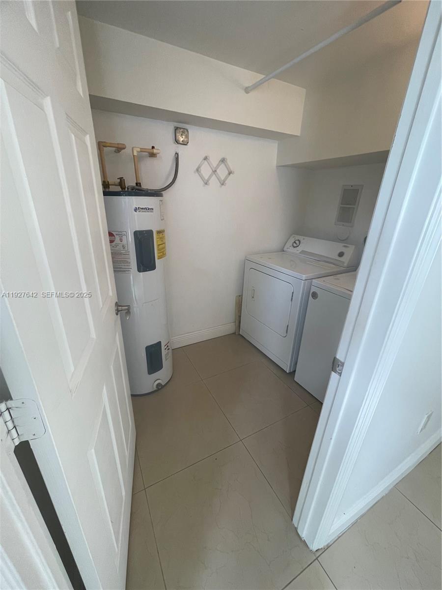 HOLLYWOOD LAWNS - Residential