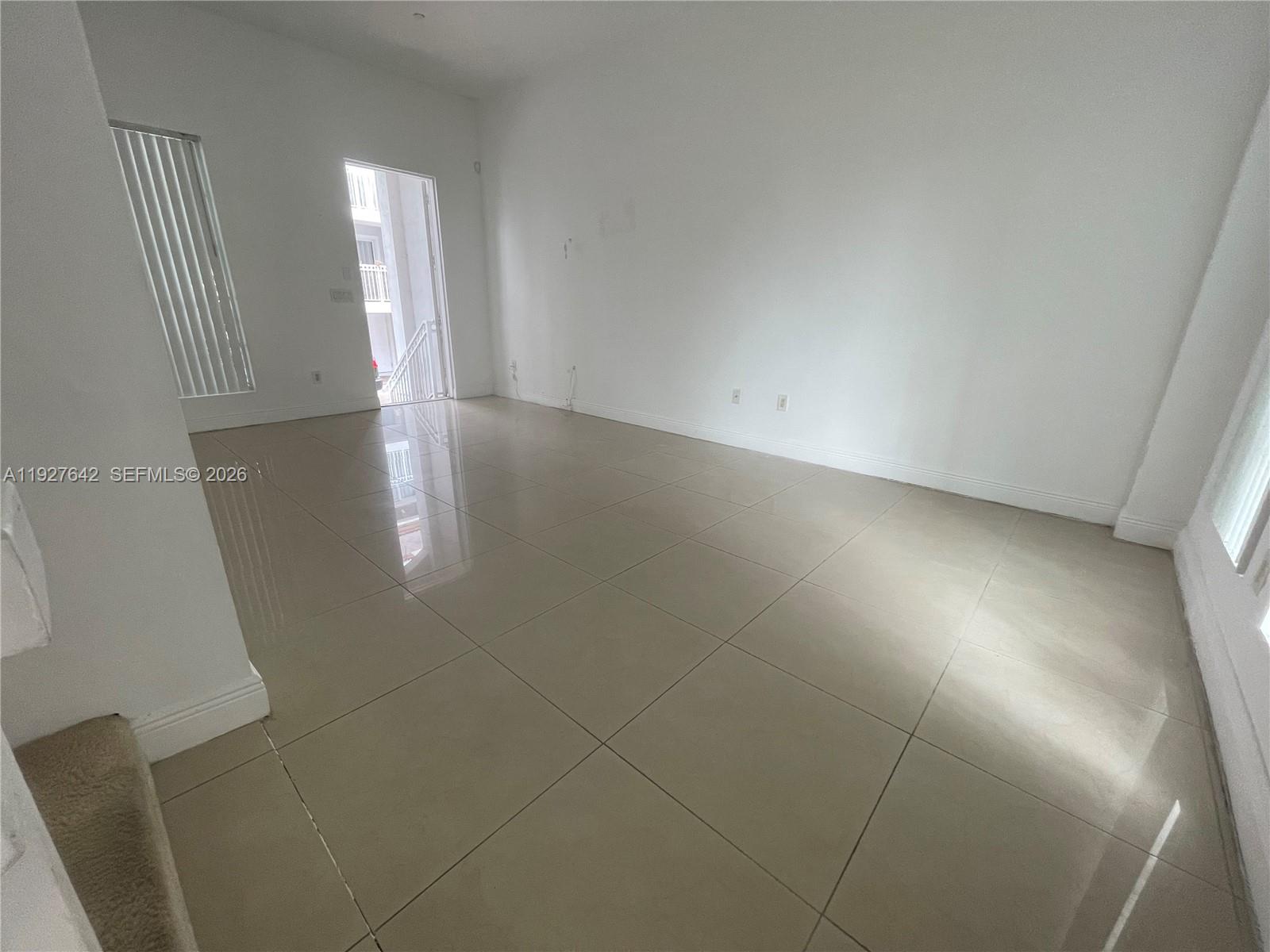 HOLLYWOOD LAWNS - Residential