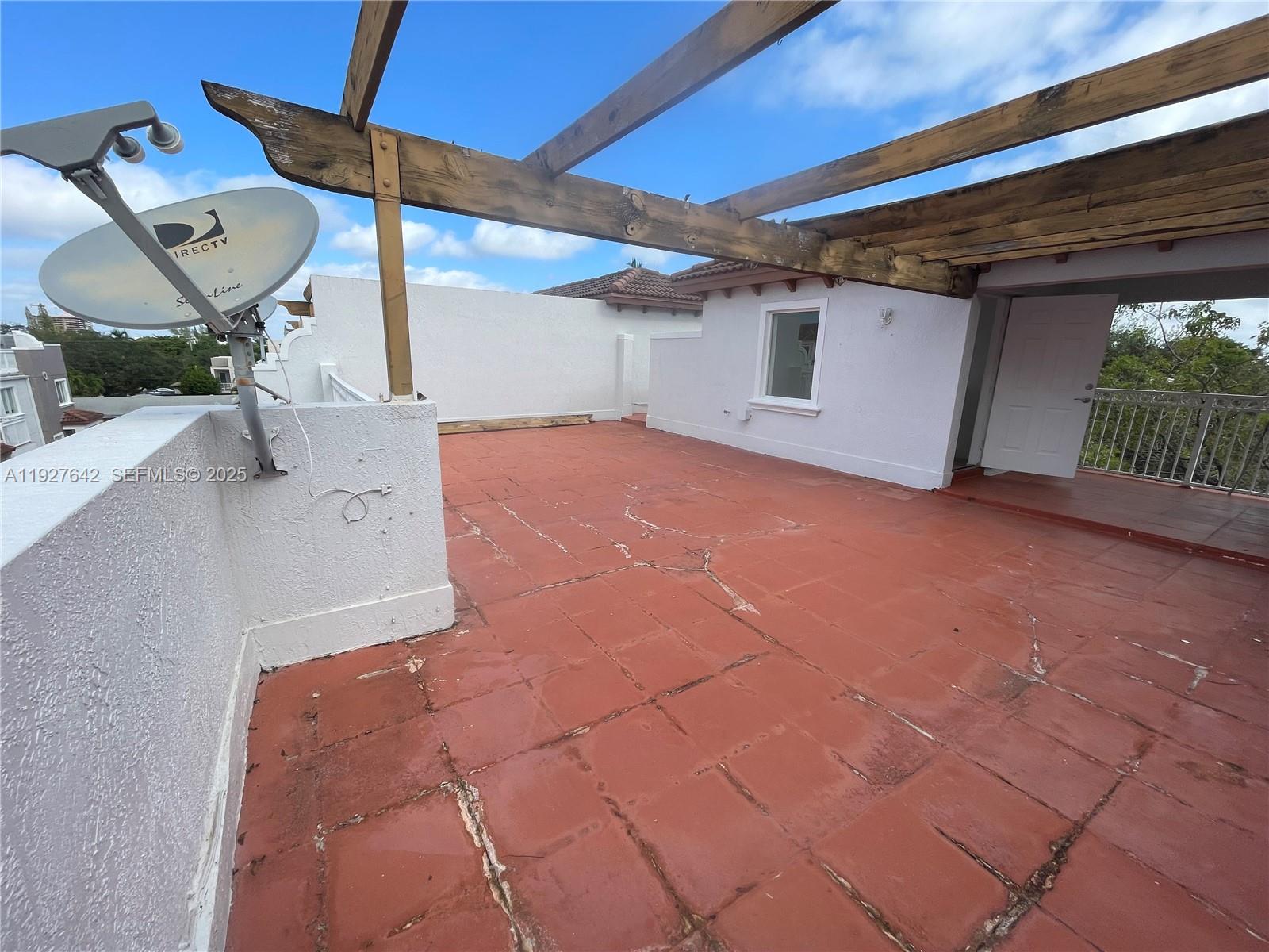 HOLLYWOOD LAWNS - Residential