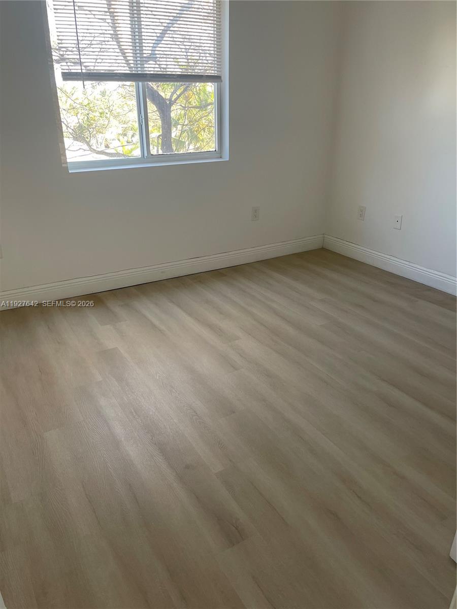 HOLLYWOOD LAWNS - Residential