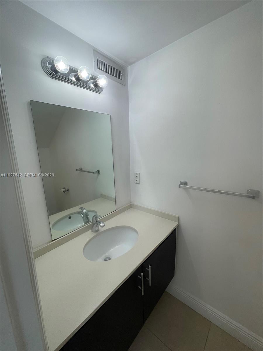 HOLLYWOOD LAWNS - Residential