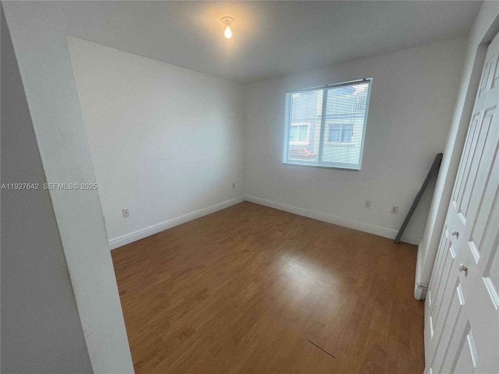 HOLLYWOOD LAWNS - Residential