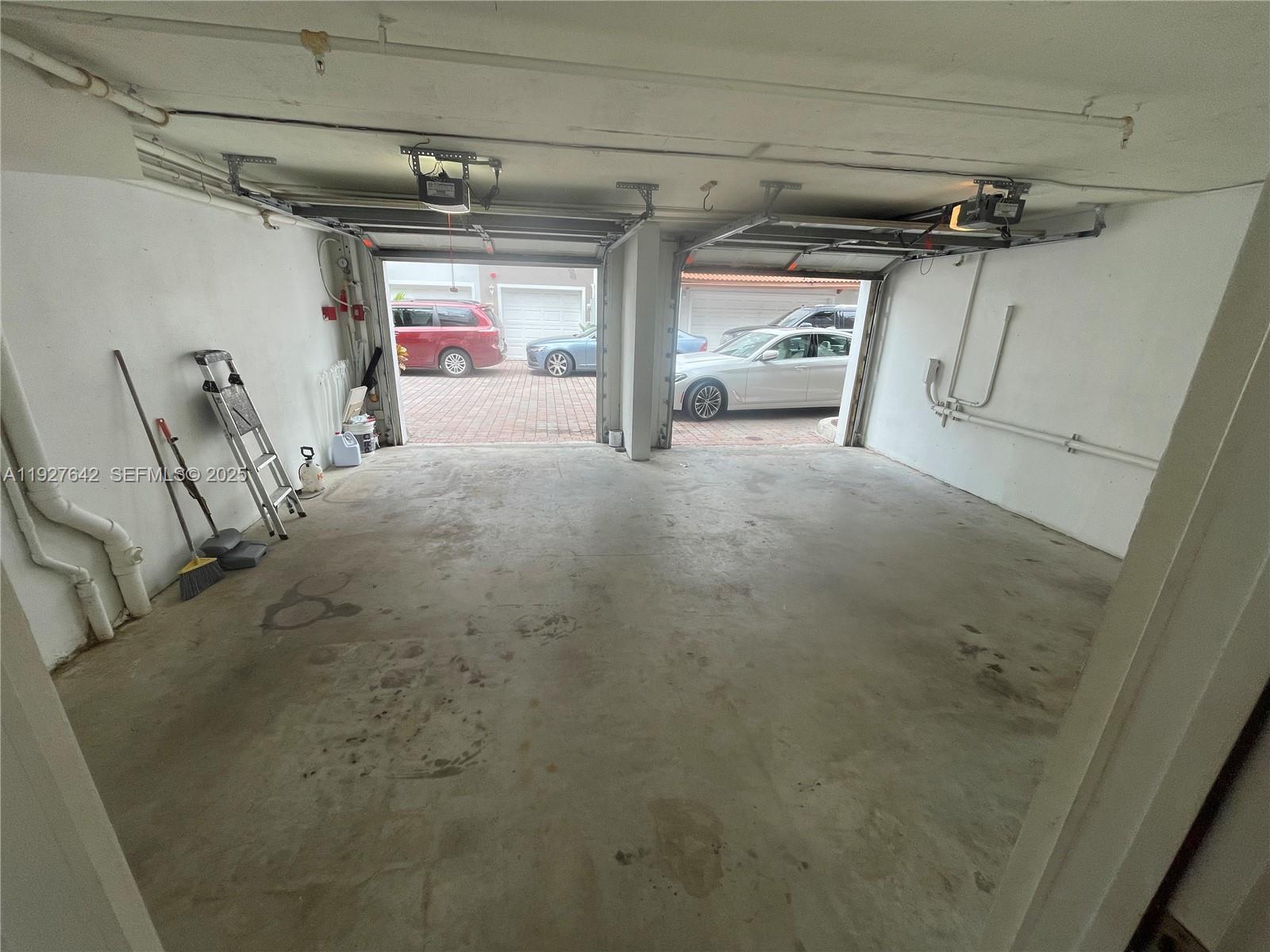 HOLLYWOOD LAWNS - Residential