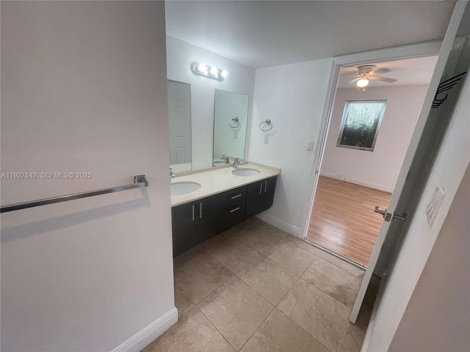 HOLLYWOOD LAWNS - Residential