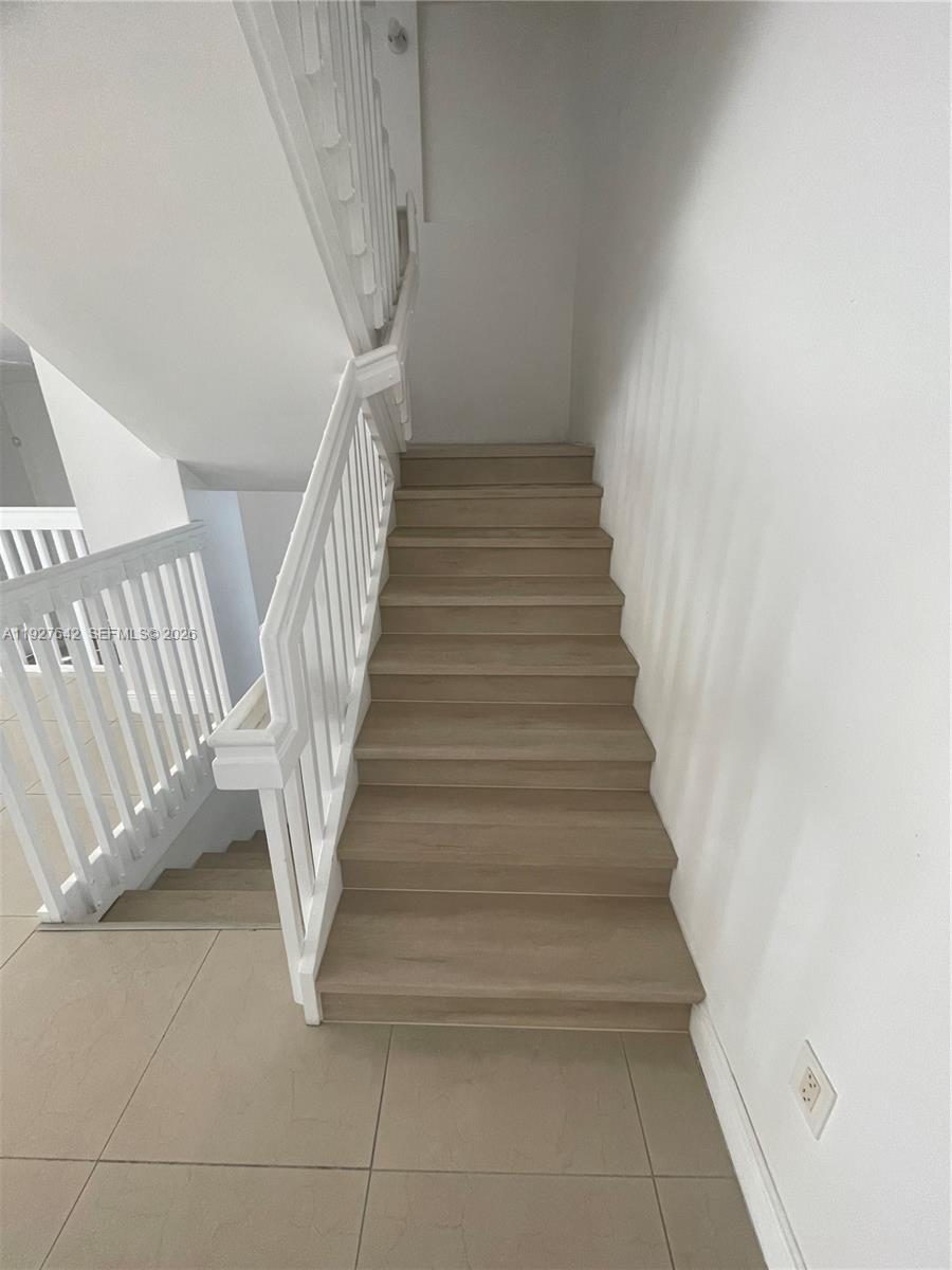 HOLLYWOOD LAWNS - Residential