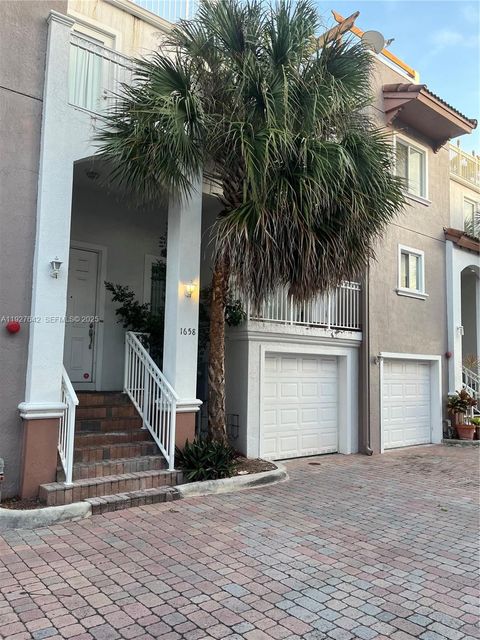 1658 Hayes St Hollywood FL 33020