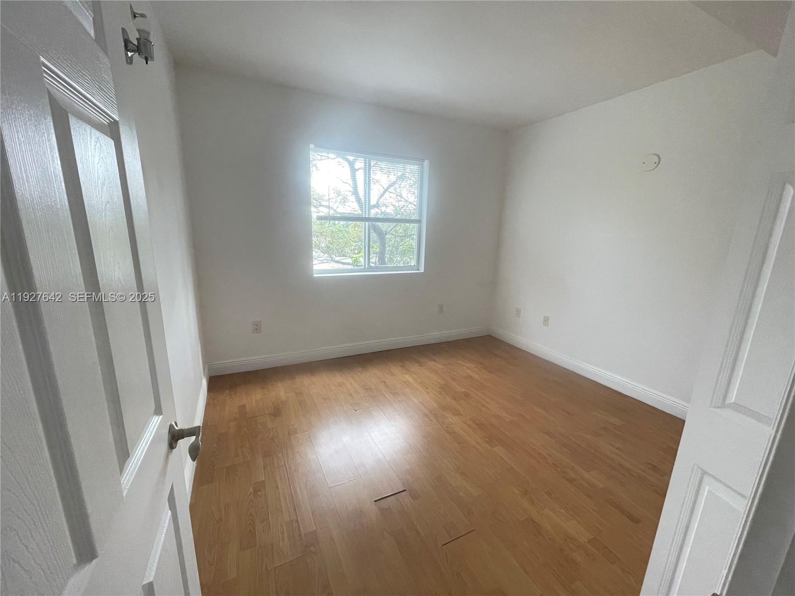 HOLLYWOOD LAWNS - Residential