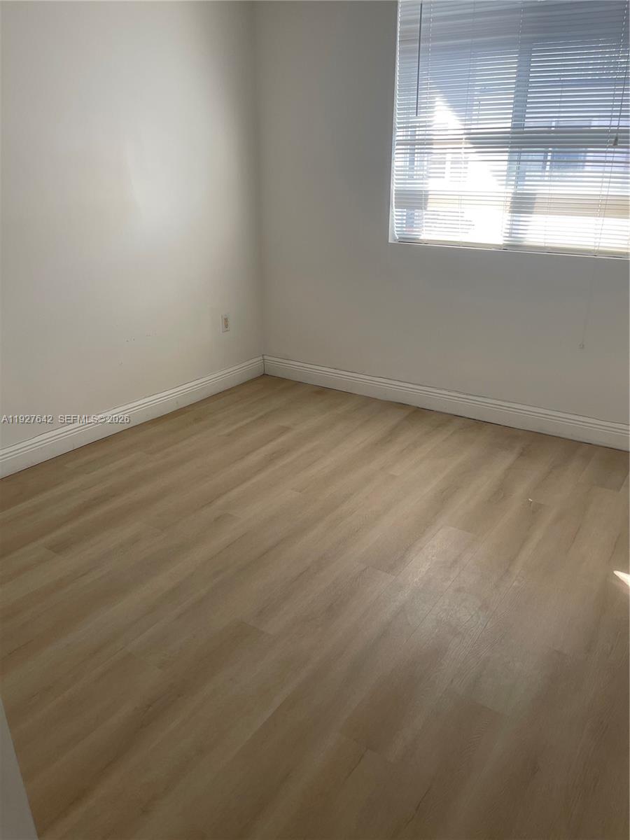 HOLLYWOOD LAWNS - Residential