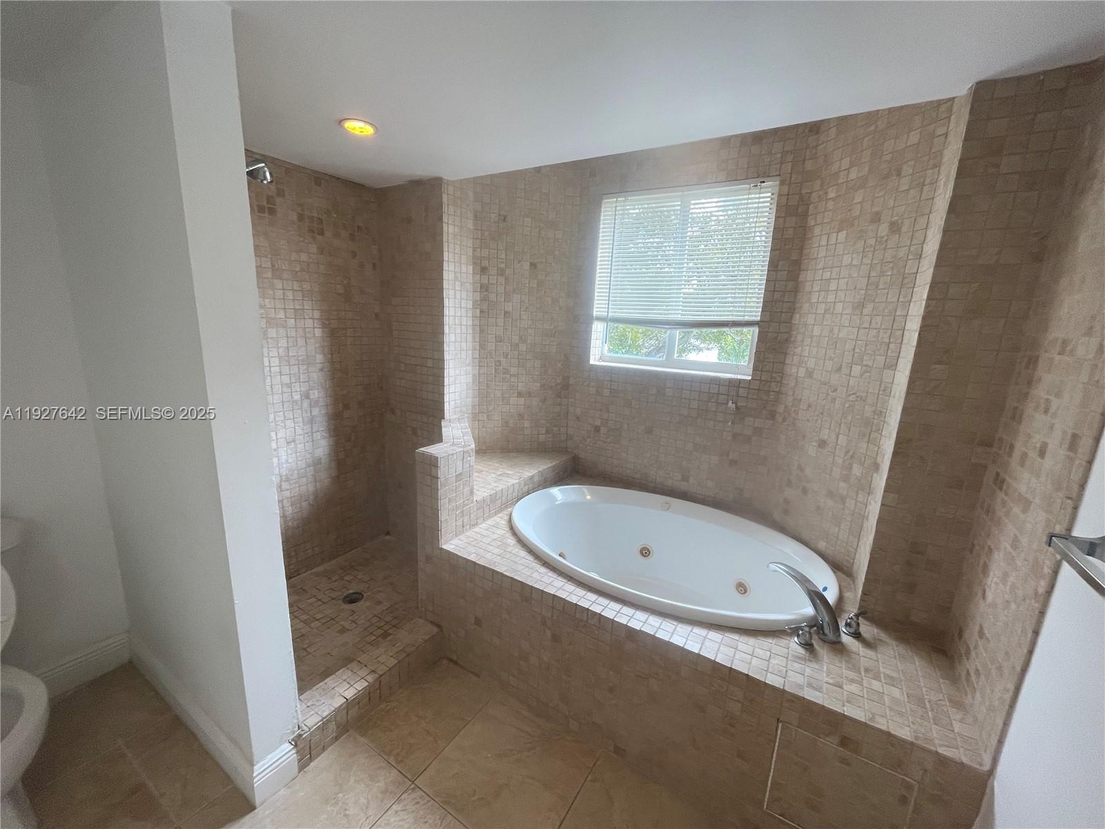 HOLLYWOOD LAWNS - Residential