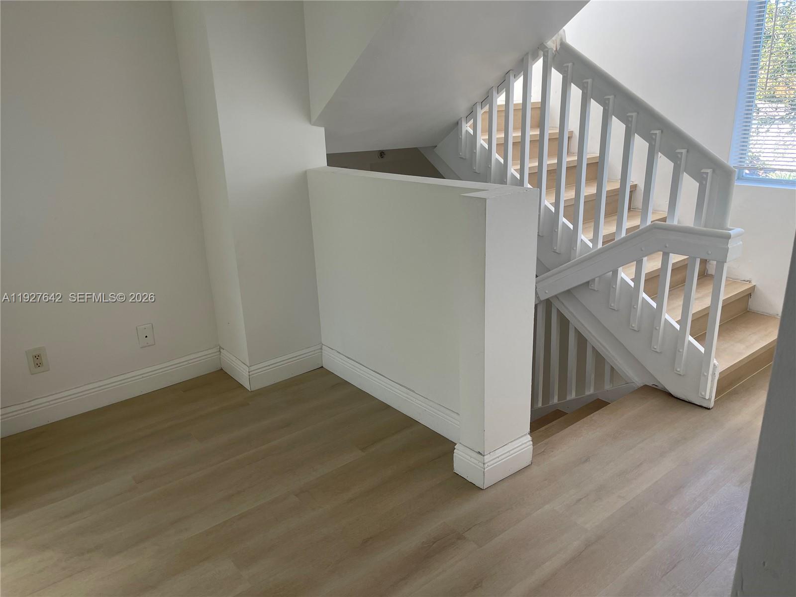 HOLLYWOOD LAWNS - Residential