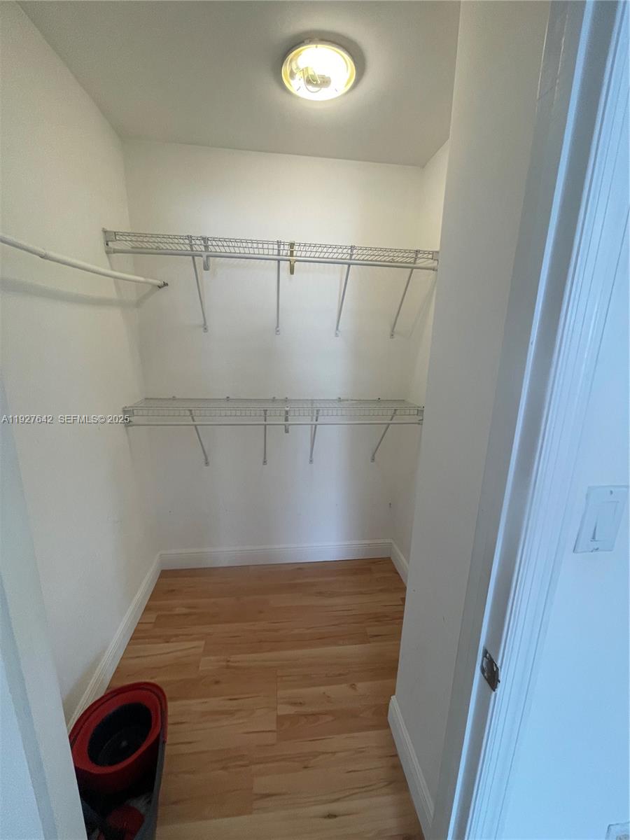 HOLLYWOOD LAWNS - Residential