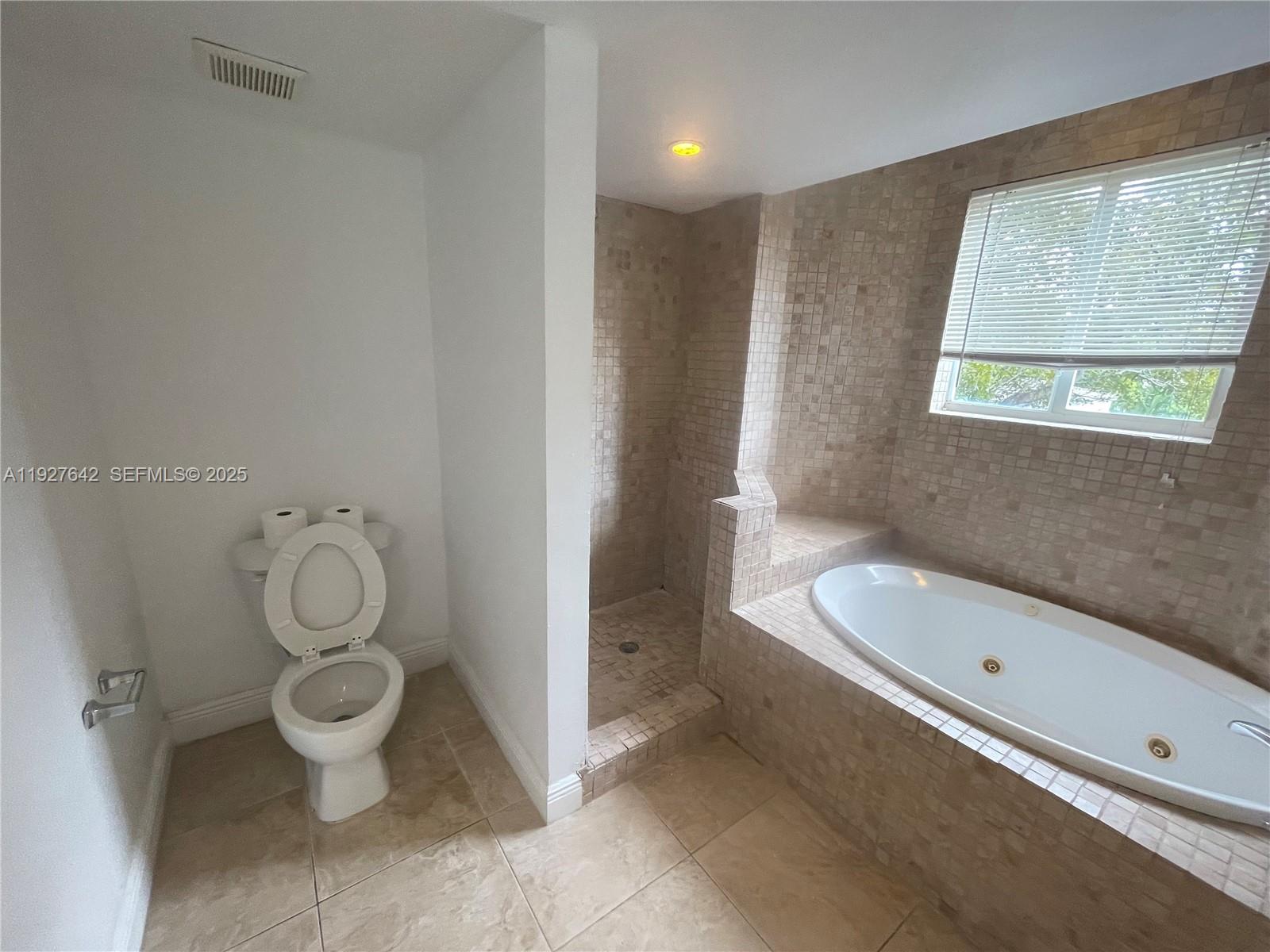 HOLLYWOOD LAWNS - Residential