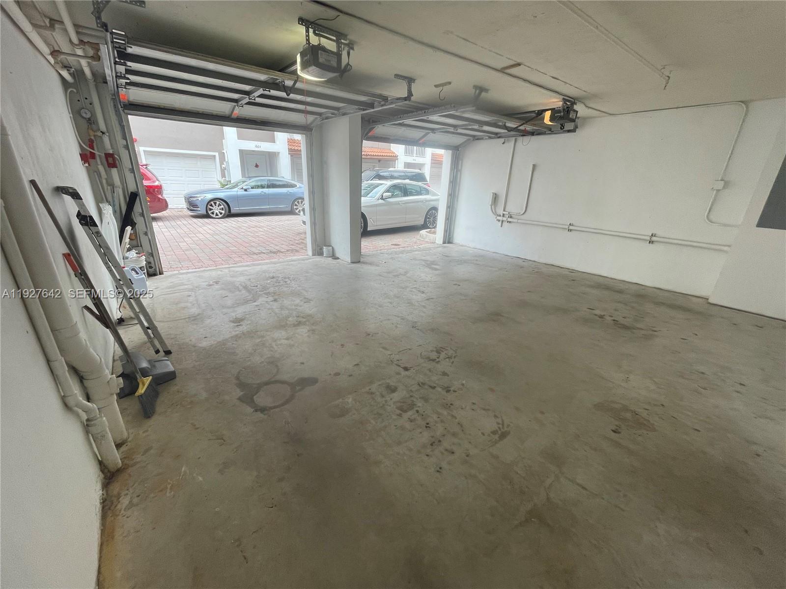 HOLLYWOOD LAWNS - Residential