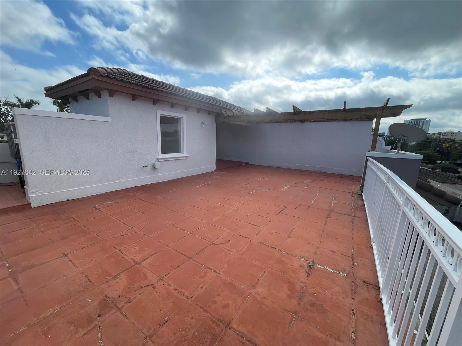 HOLLYWOOD LAWNS - Residential