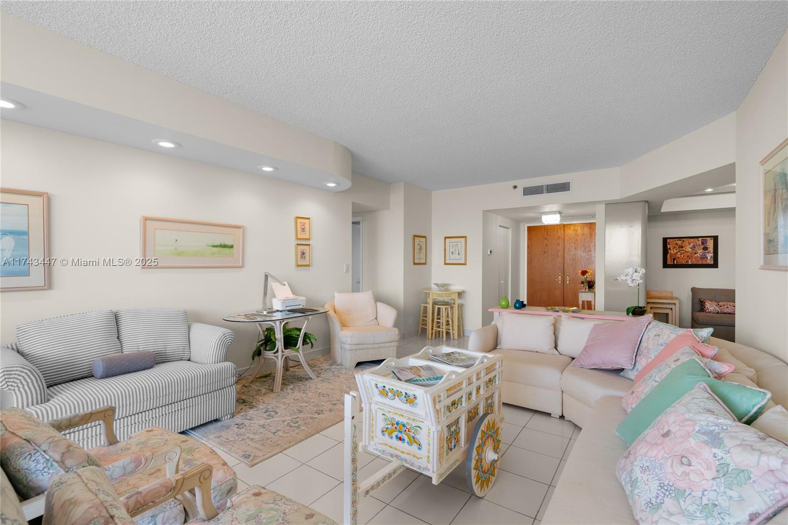 HAMPTONS WEST CONDO - Residential