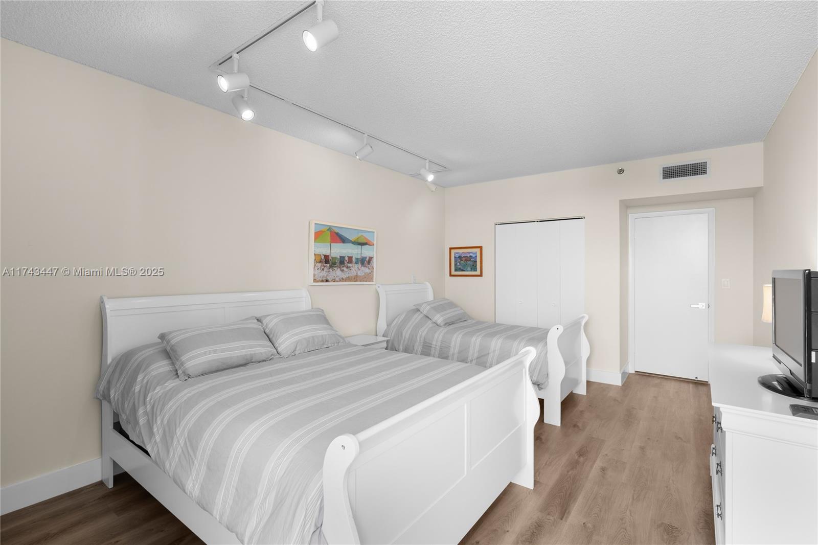 HAMPTONS WEST CONDO - Residential