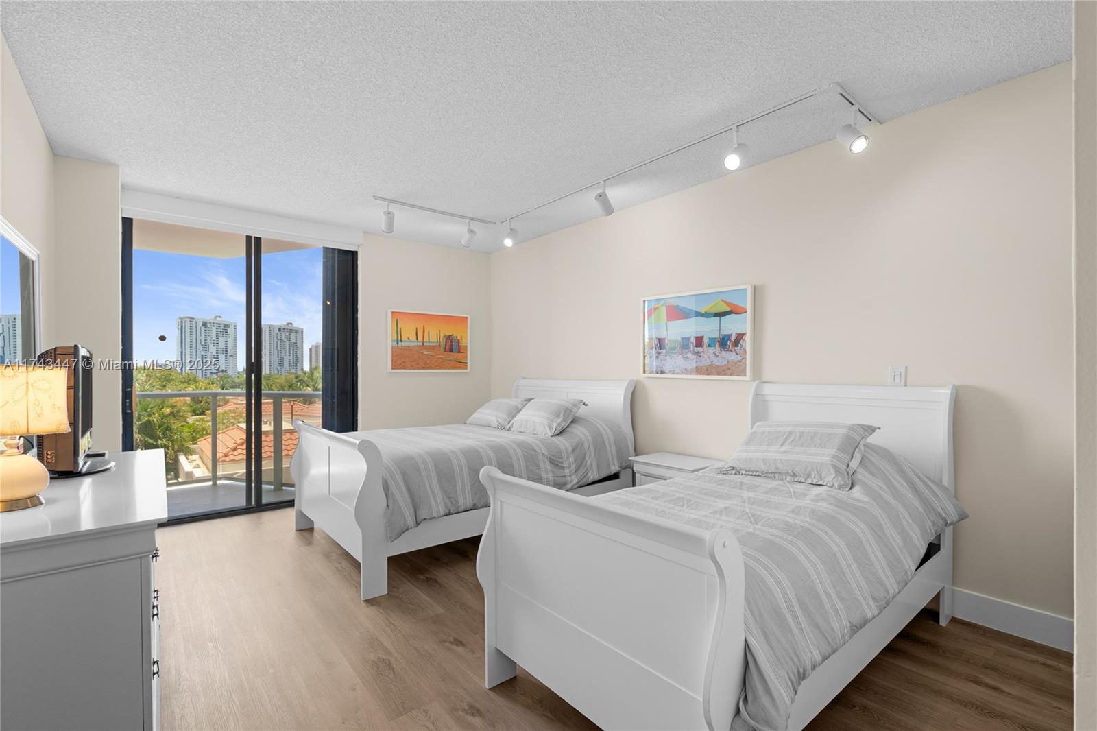 HAMPTONS WEST CONDO - Residential