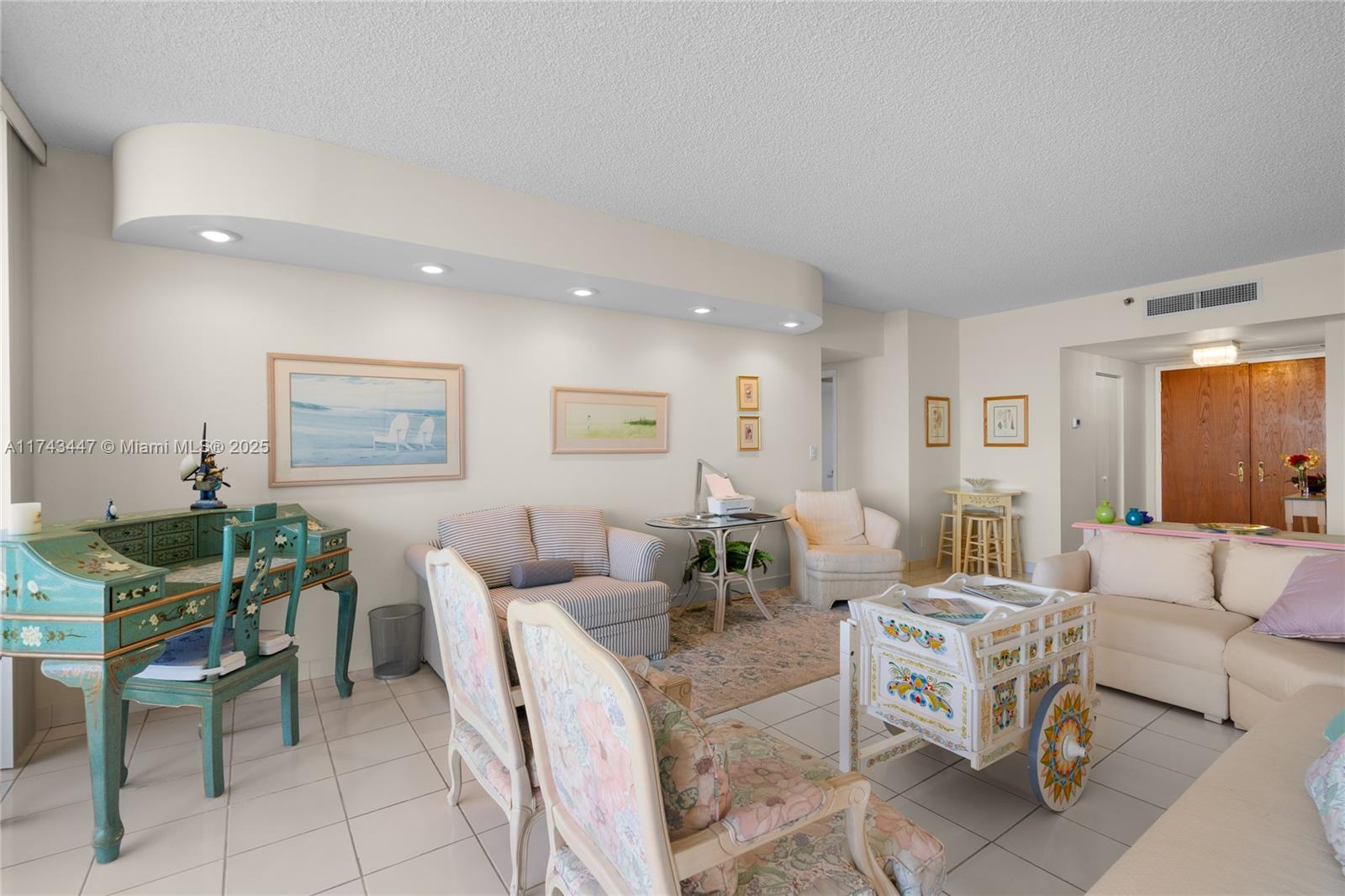 HAMPTONS WEST CONDO - Residential