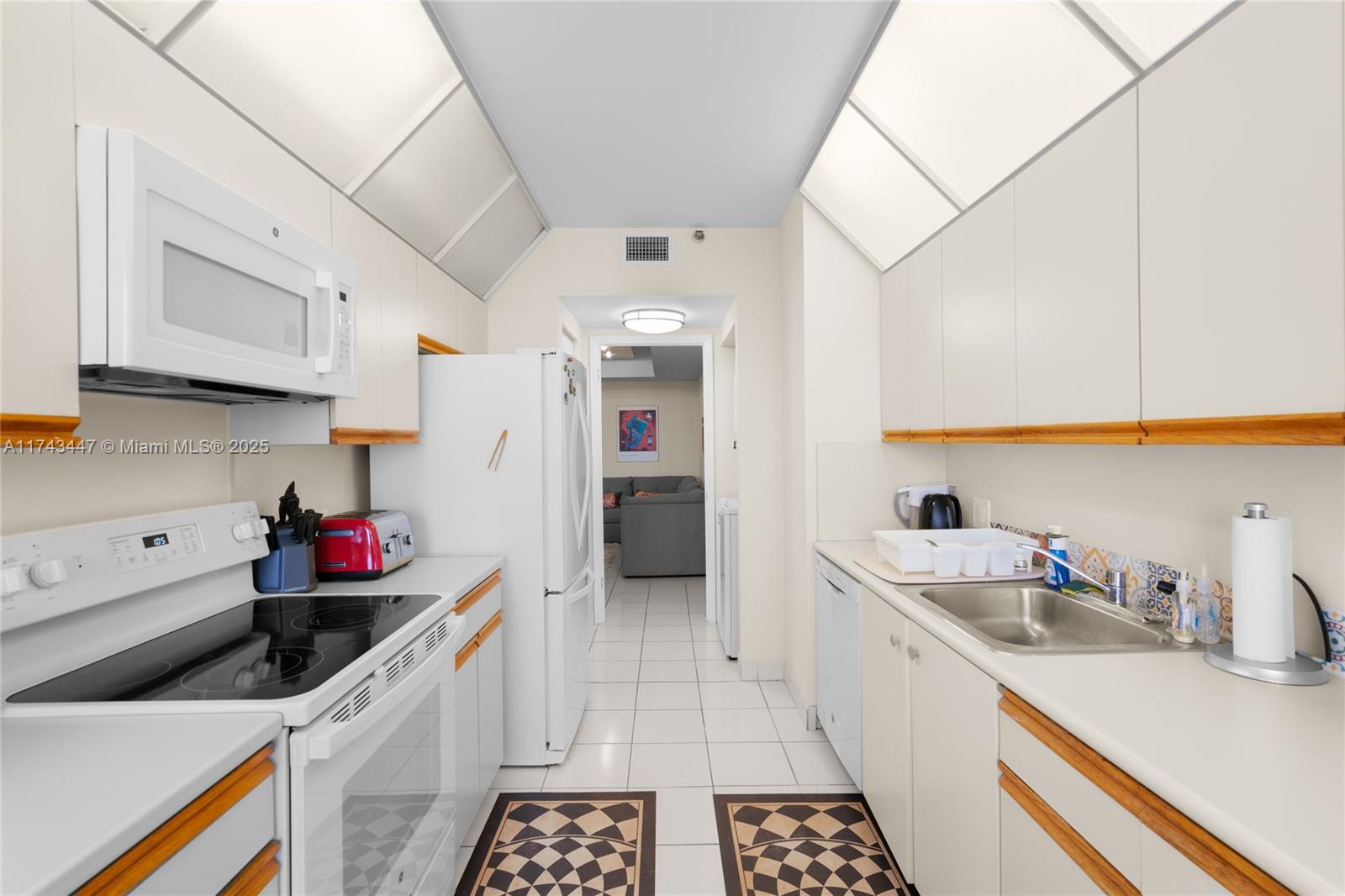 HAMPTONS WEST CONDO - Residential