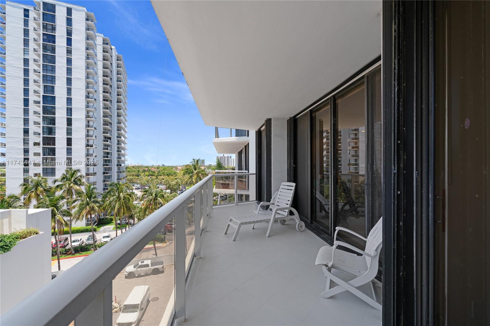 HAMPTONS WEST CONDO - Residential