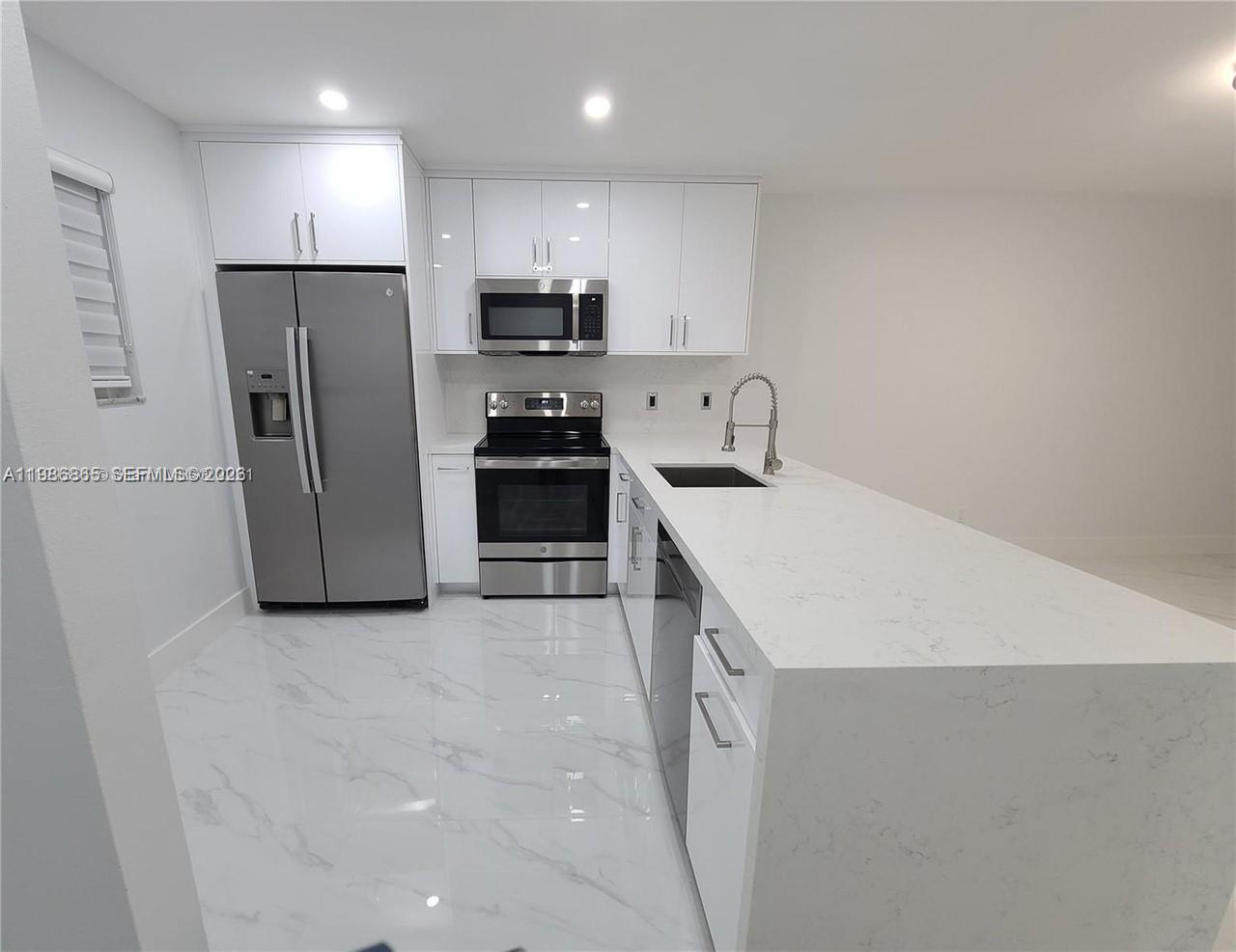 VILLAGE OF KINGS CREEK CO - Residential Lease