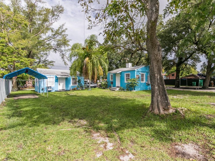 Detached Duplex with Garage Miami Location. Buildings Have Violations, Re Development Opportunity. Building A 1br/1ba house with Wall Unit AC, Building B 1br/1ba House with Wall Unit AC, Building C Garage/Storage. The property is on septic and has open violations.