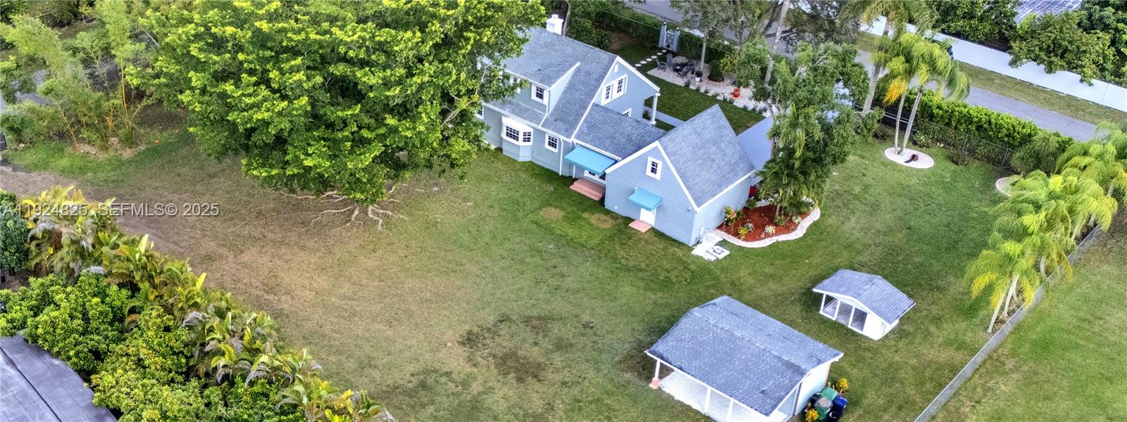 SILVER PALMS GROVES - Residential