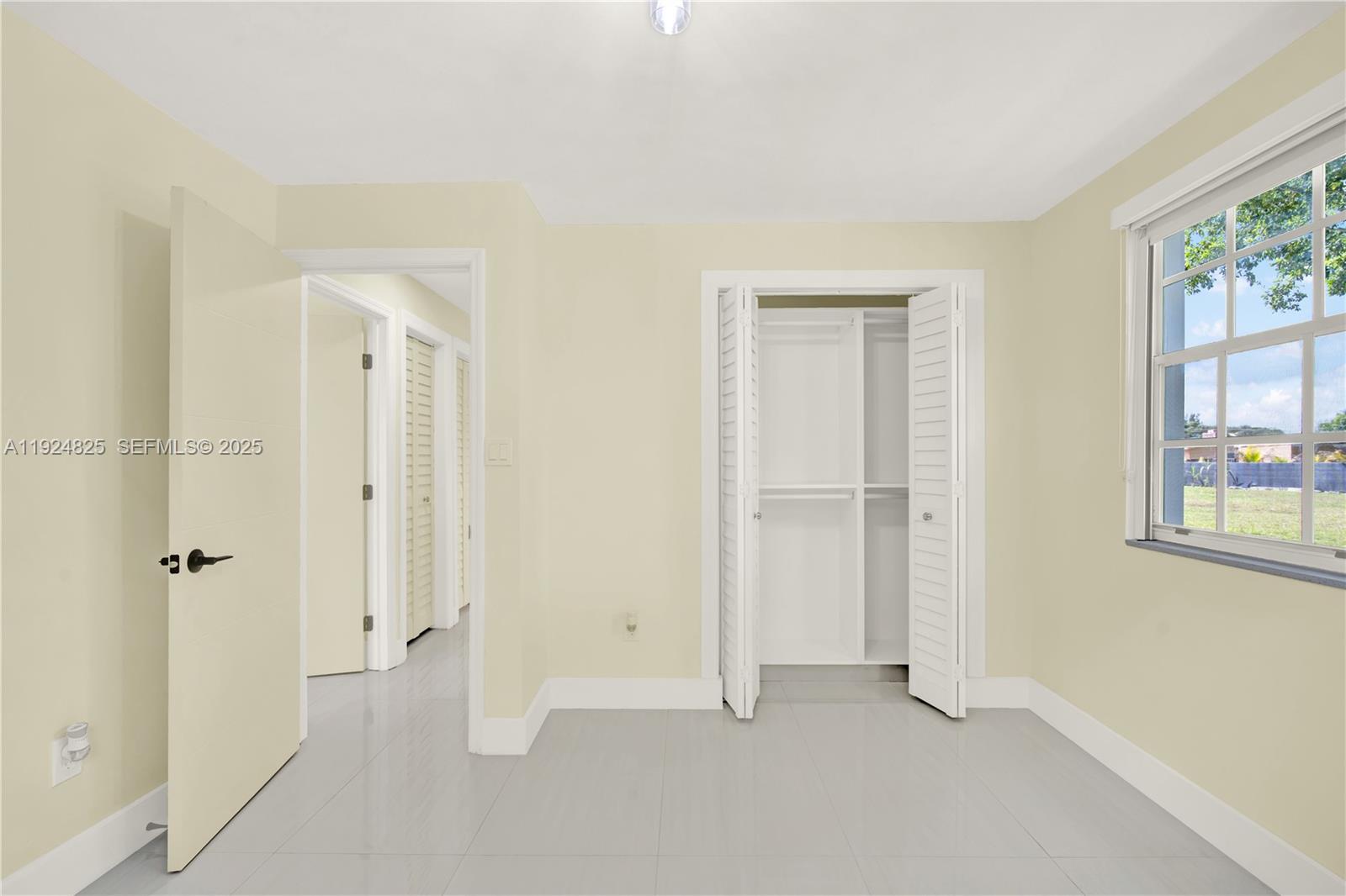 SILVER PALMS GROVES - Residential