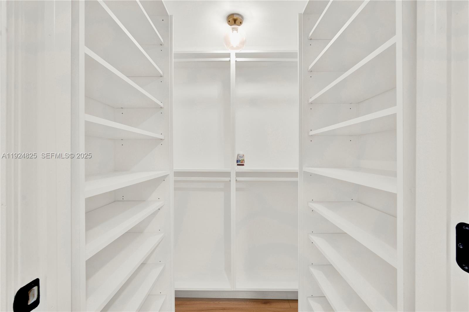 SILVER PALMS GROVES - Residential