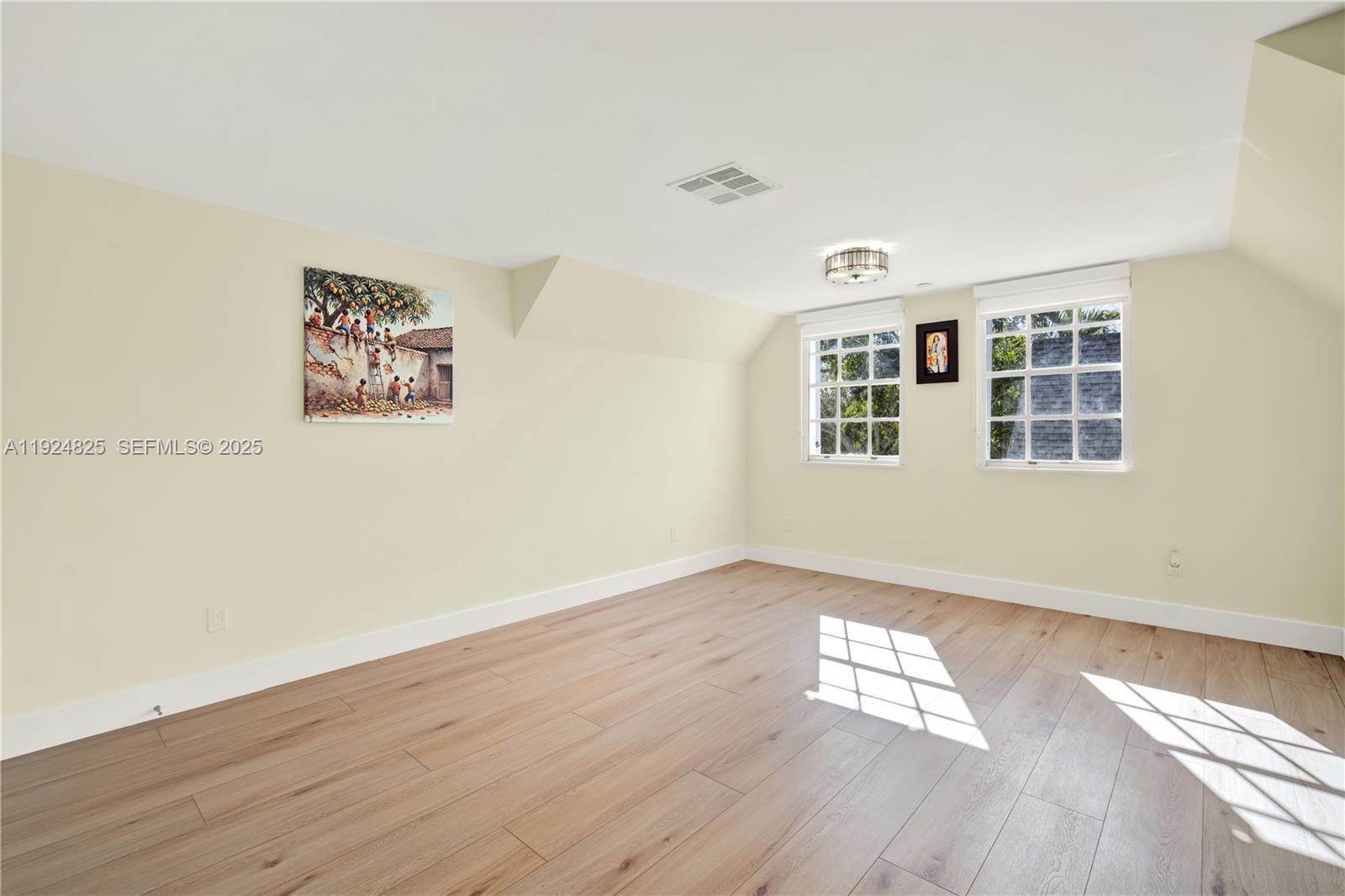 SILVER PALMS GROVES - Residential