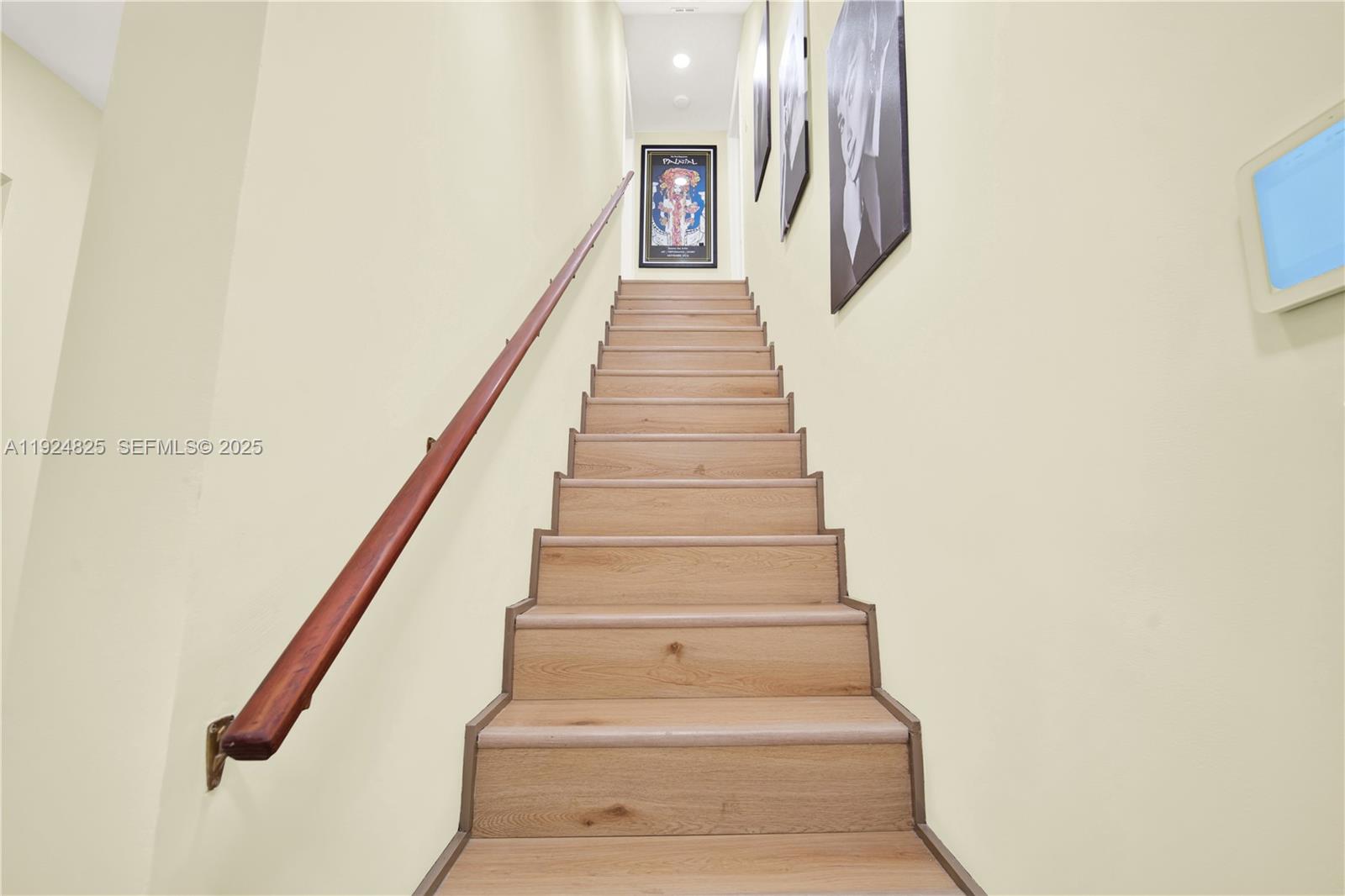 SILVER PALMS GROVES - Residential