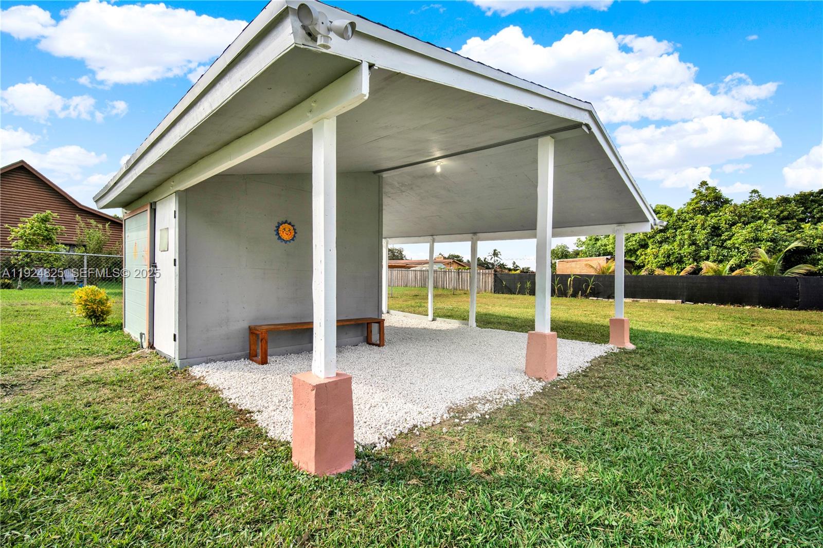 SILVER PALMS GROVES - Residential