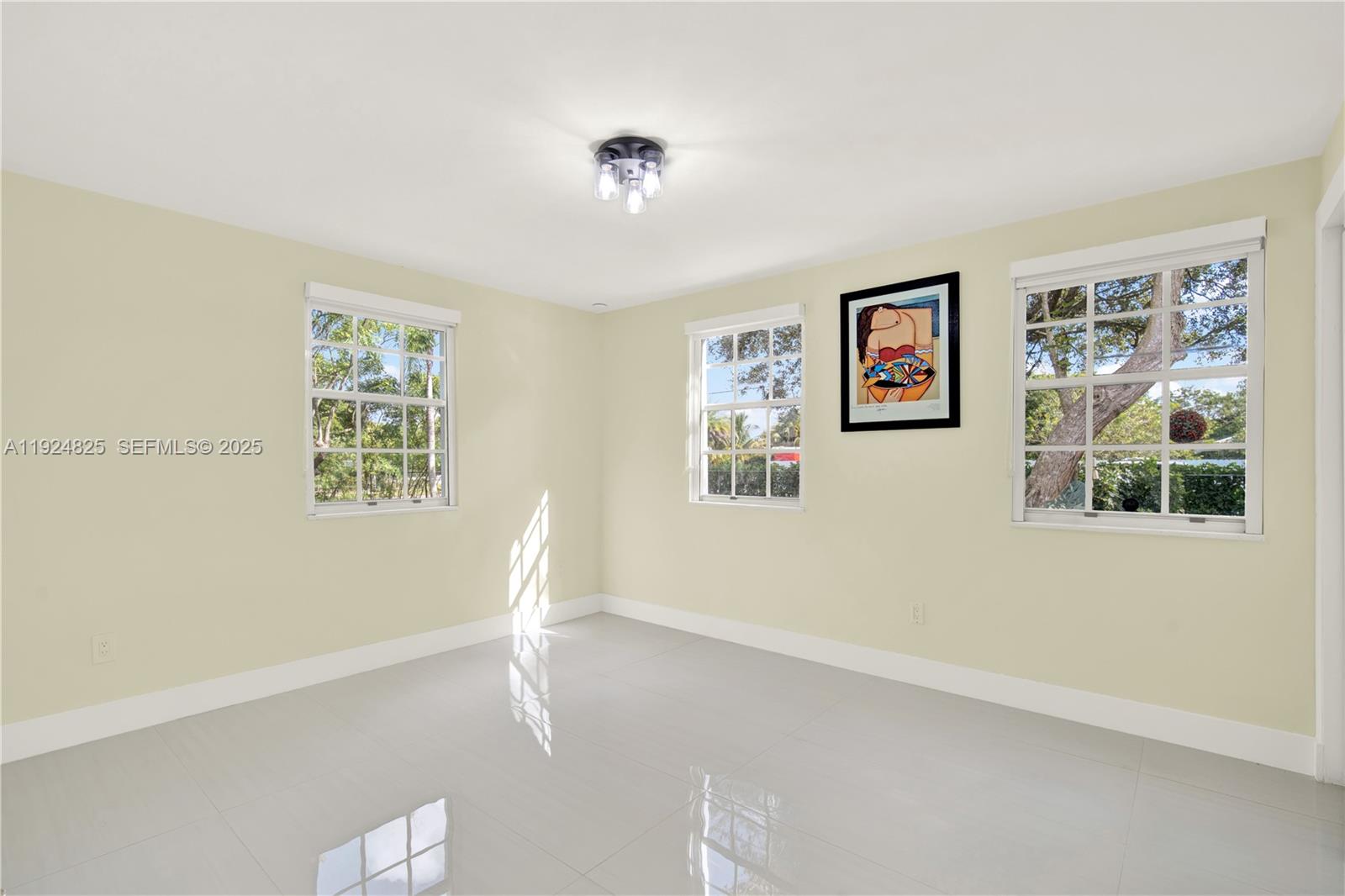 SILVER PALMS GROVES - Residential