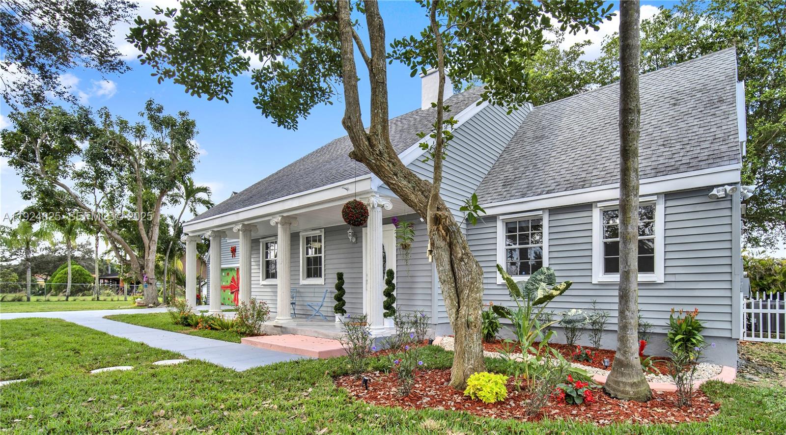 SILVER PALMS GROVES - Residential