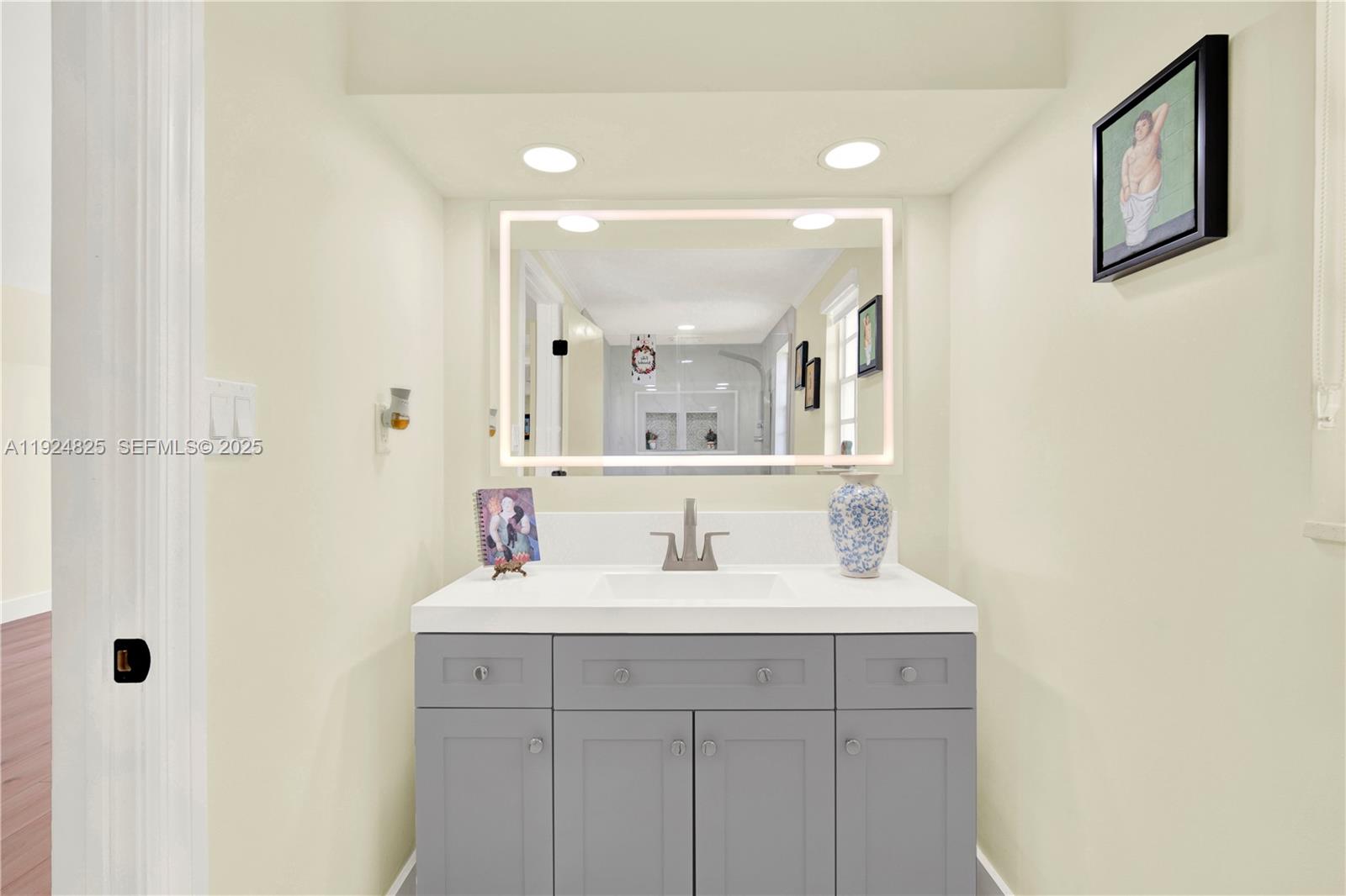 SILVER PALMS GROVES - Residential