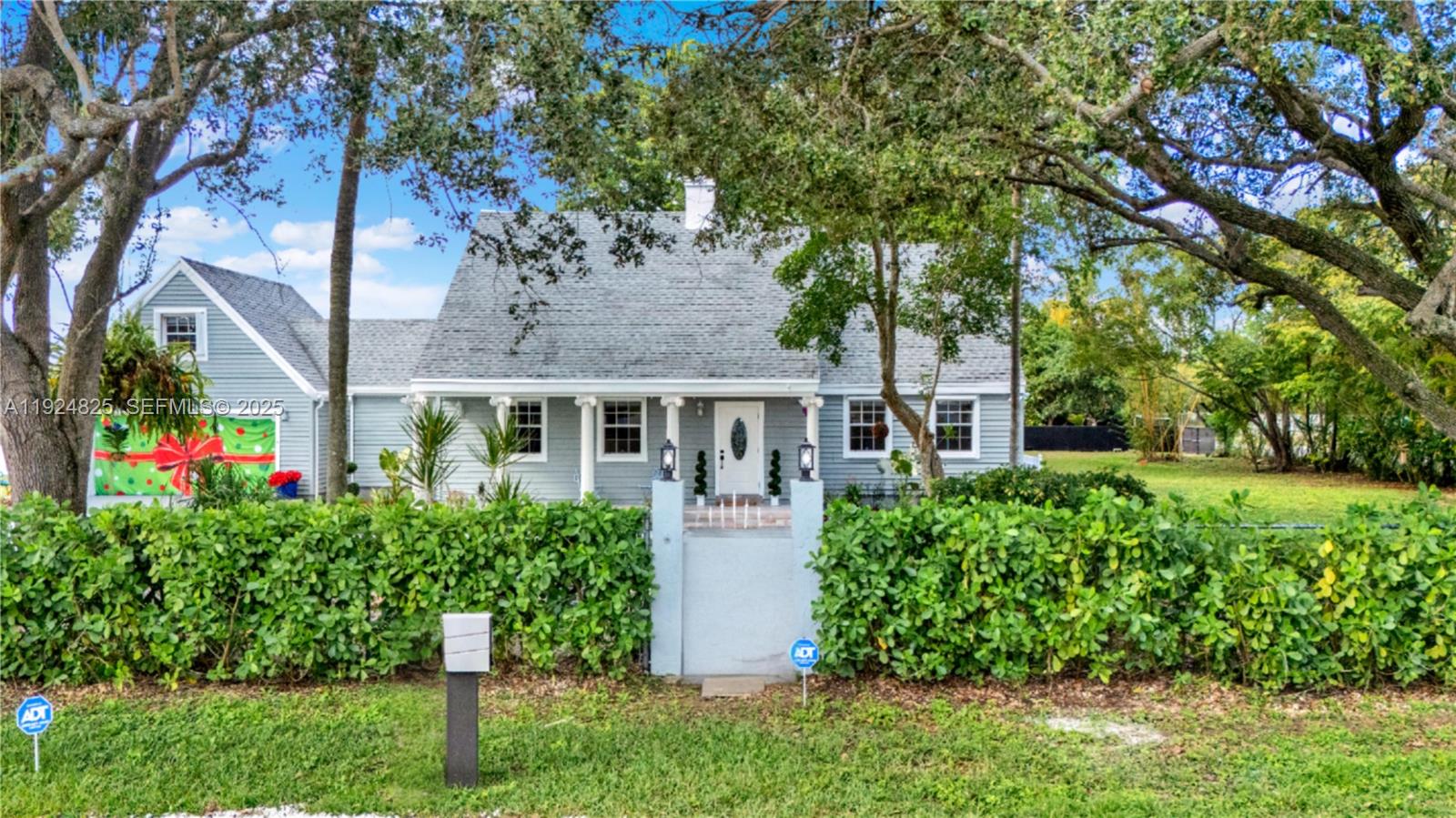 SILVER PALMS GROVES - Residential