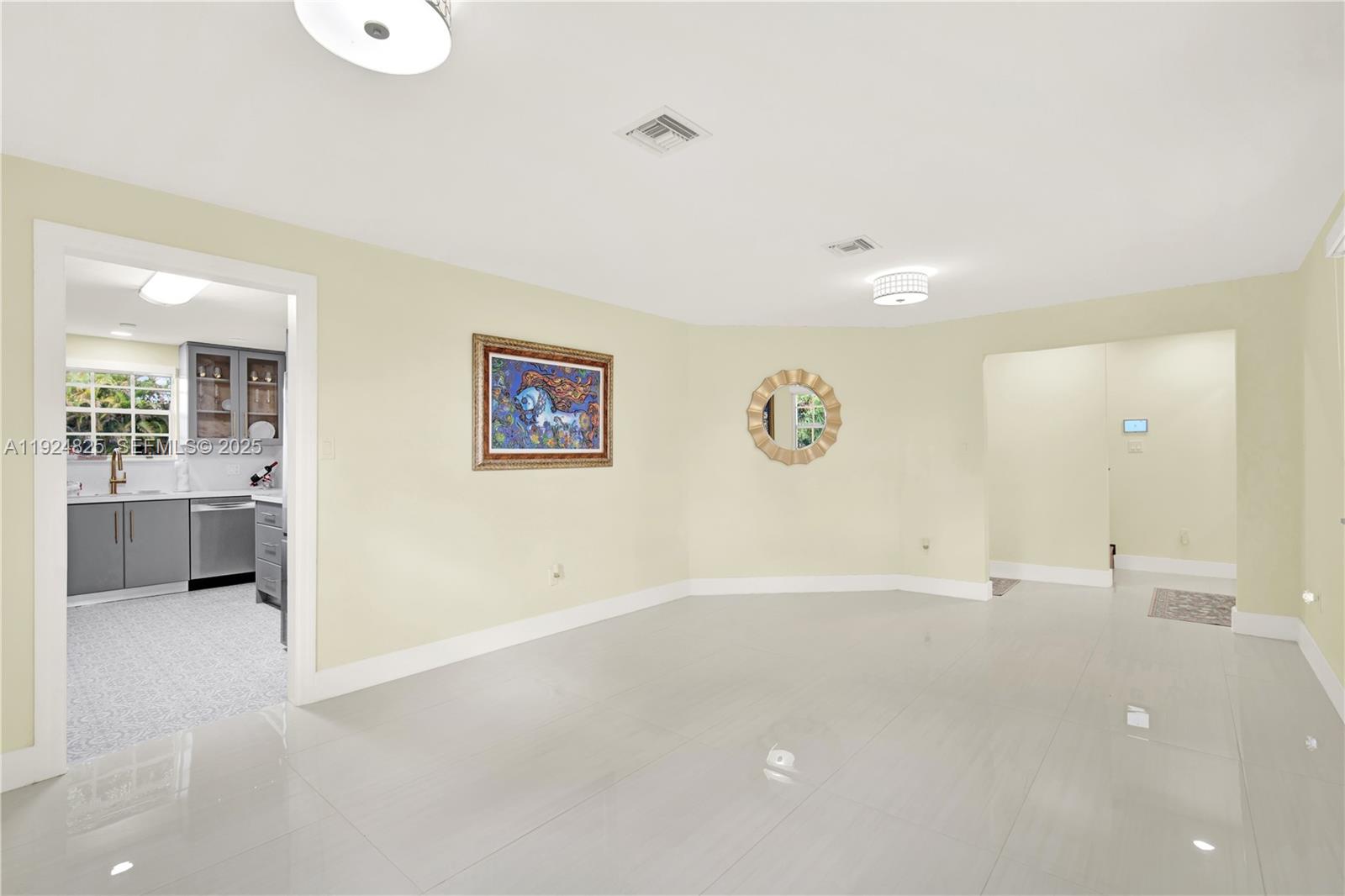 SILVER PALMS GROVES - Residential