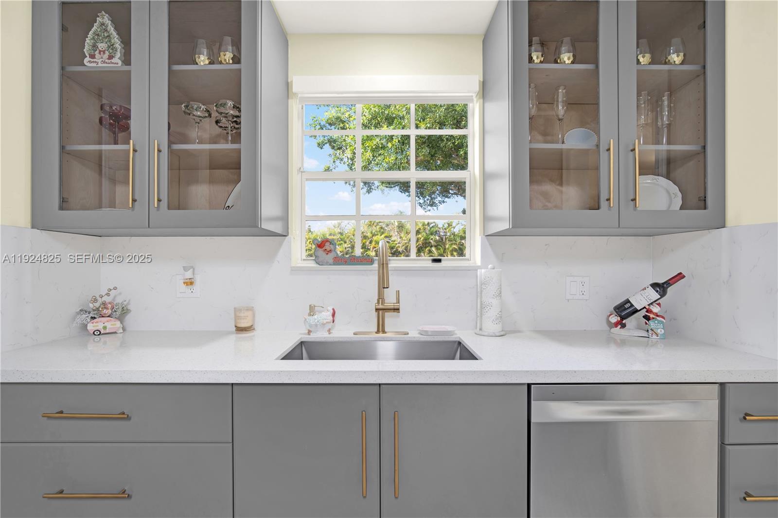 SILVER PALMS GROVES - Residential