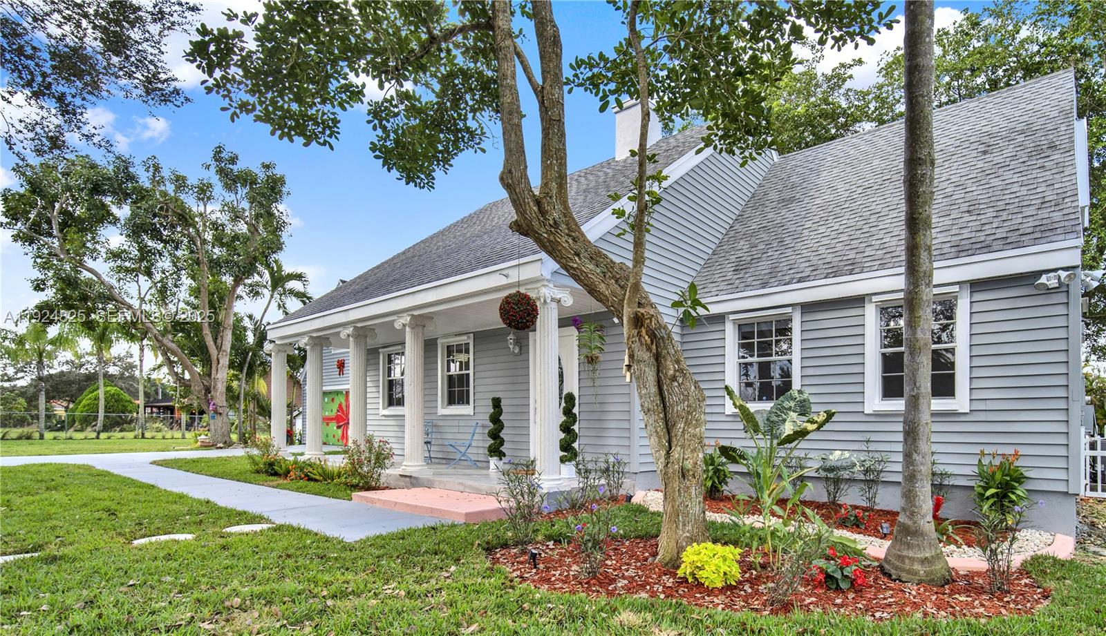 SILVER PALMS GROVES - Residential