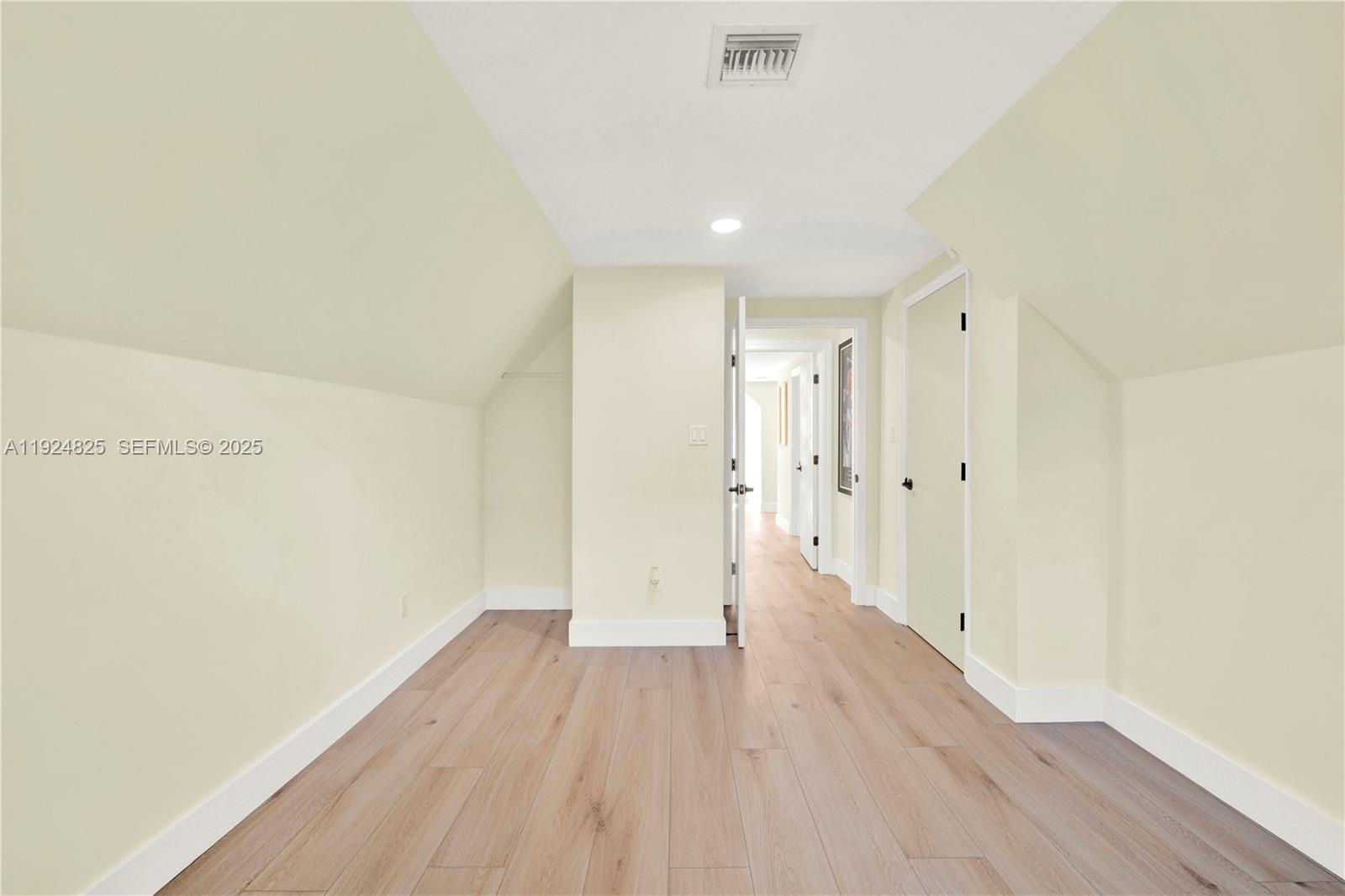 SILVER PALMS GROVES - Residential