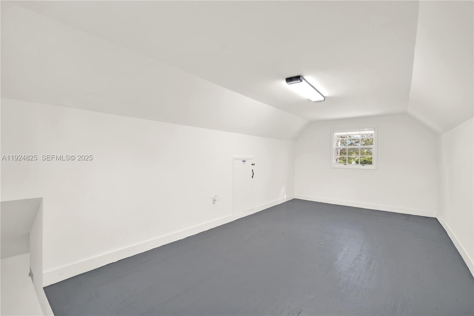 SILVER PALMS GROVES - Residential