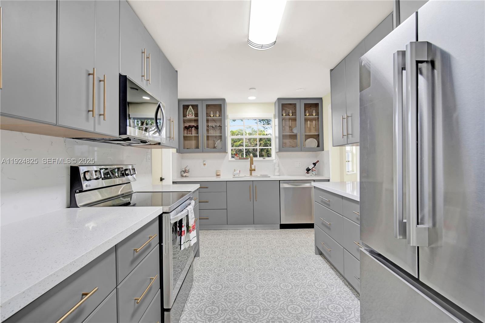 SILVER PALMS GROVES - Residential