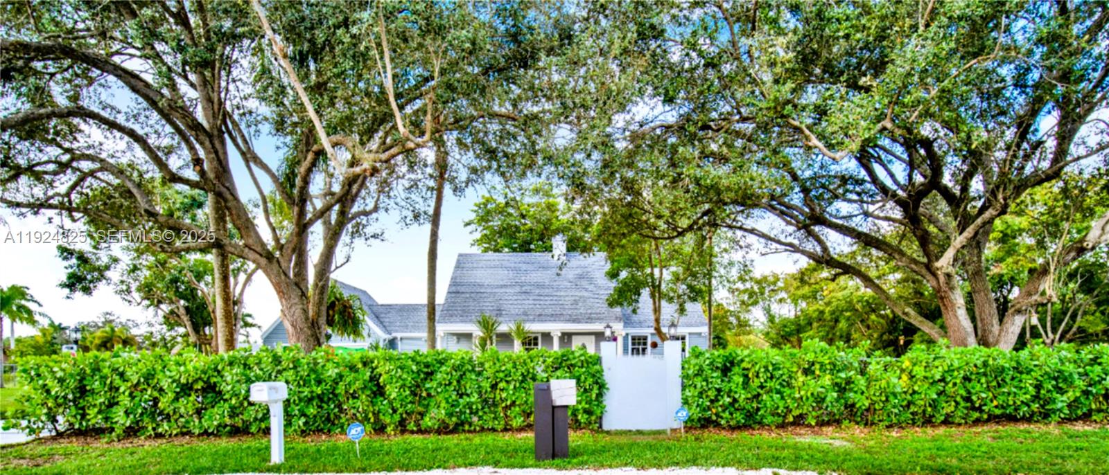 SILVER PALMS GROVES - Residential