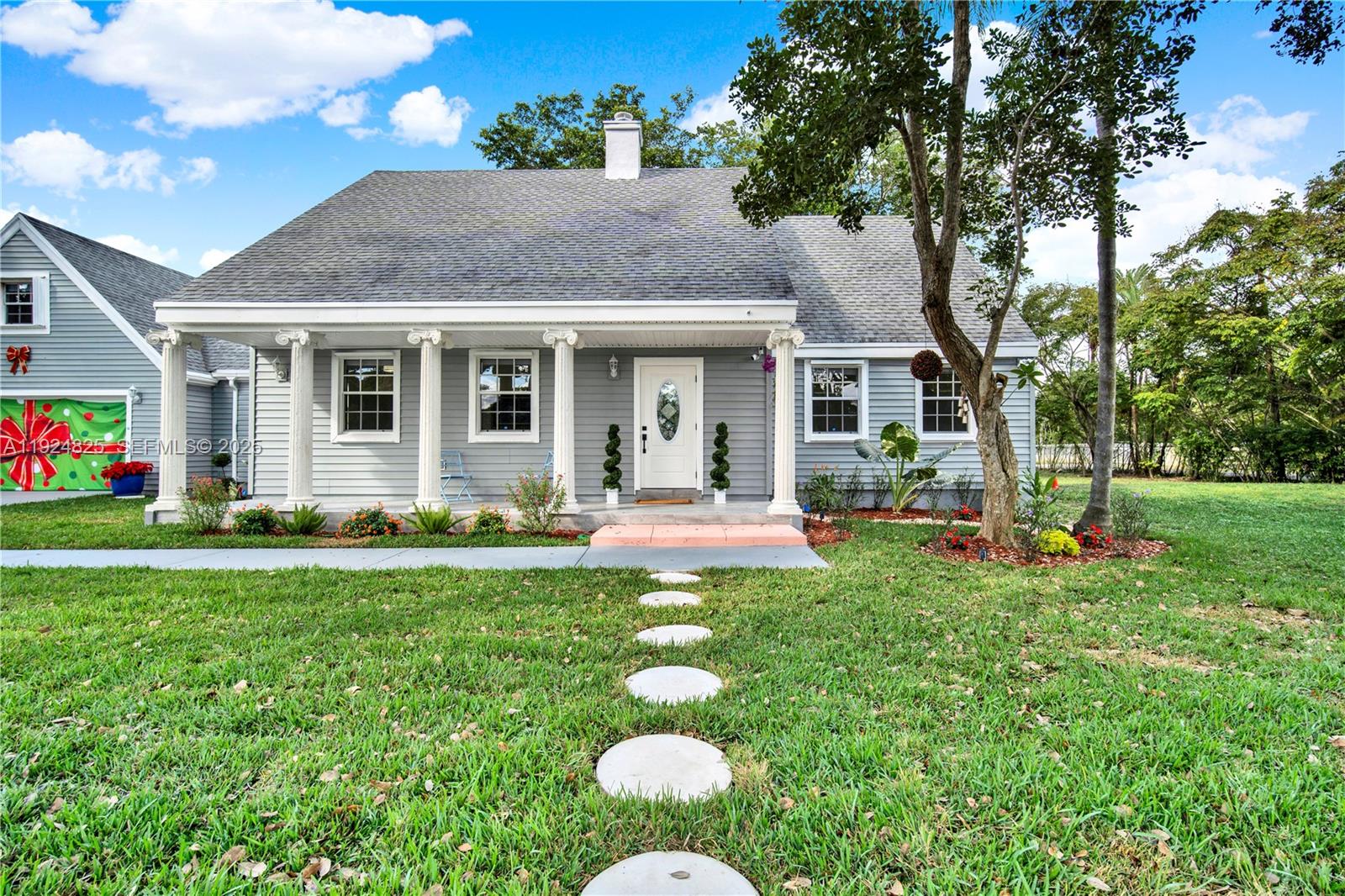 SILVER PALMS GROVES - Residential