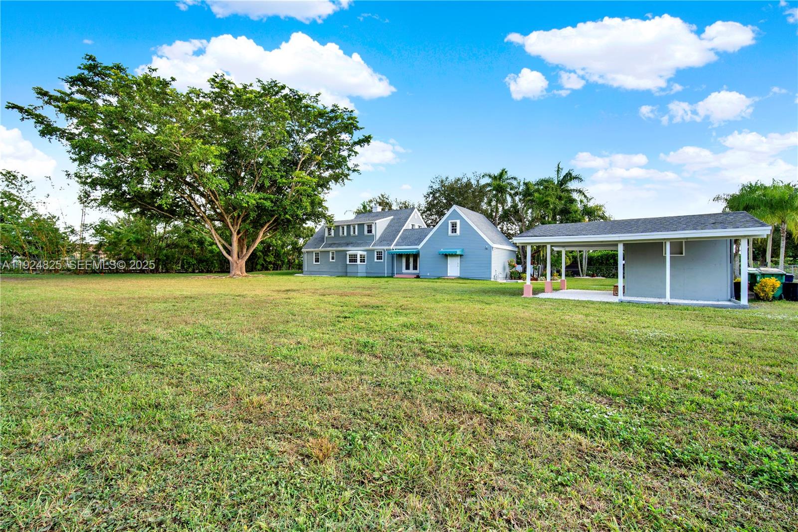 SILVER PALMS GROVES - Residential