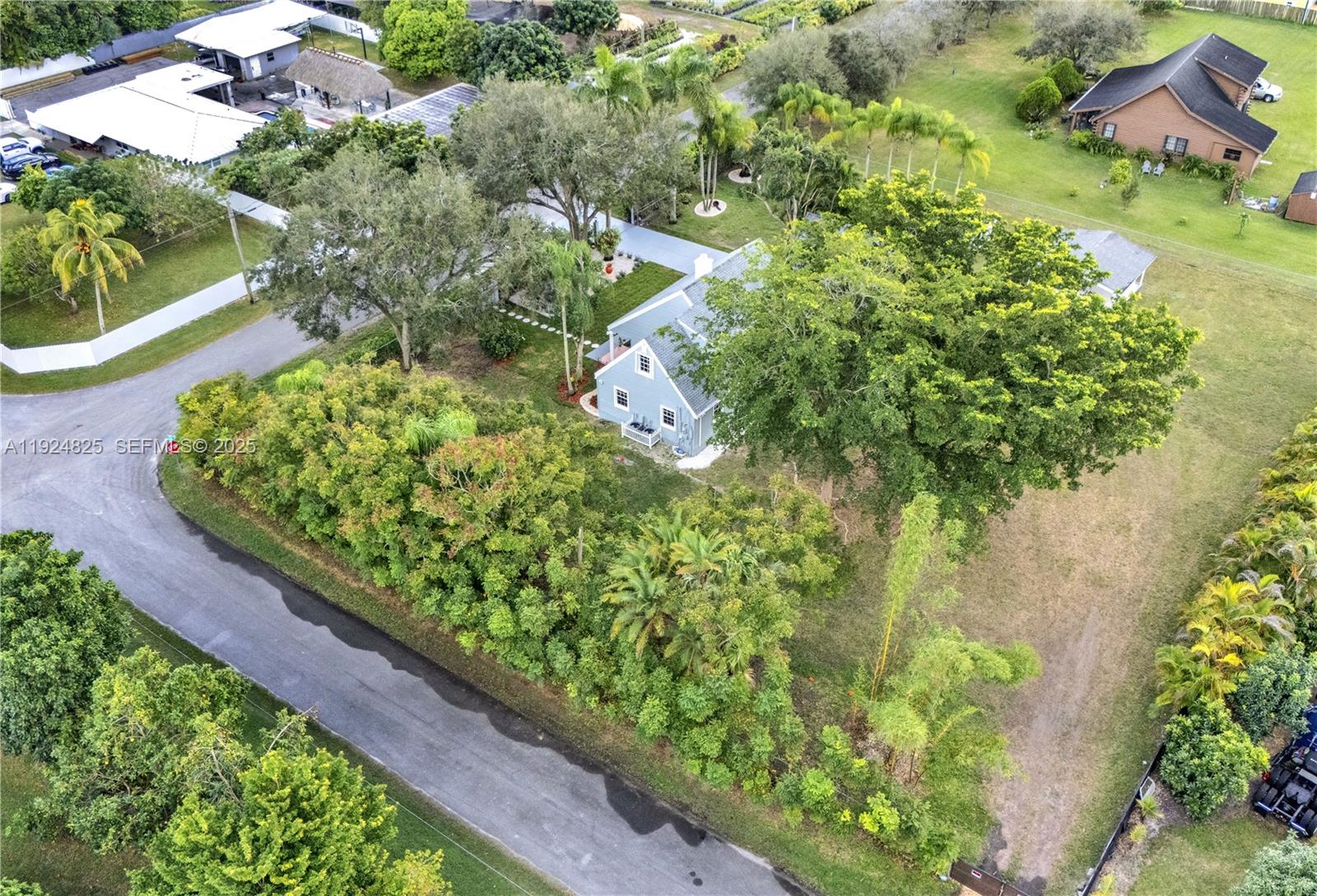 SILVER PALMS GROVES - Residential