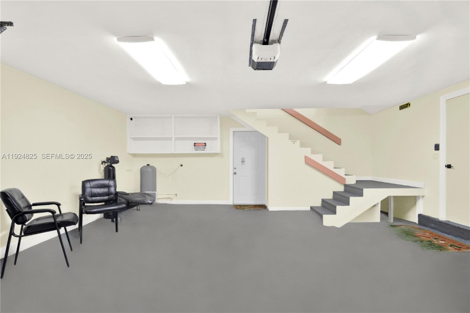 SILVER PALMS GROVES - Residential