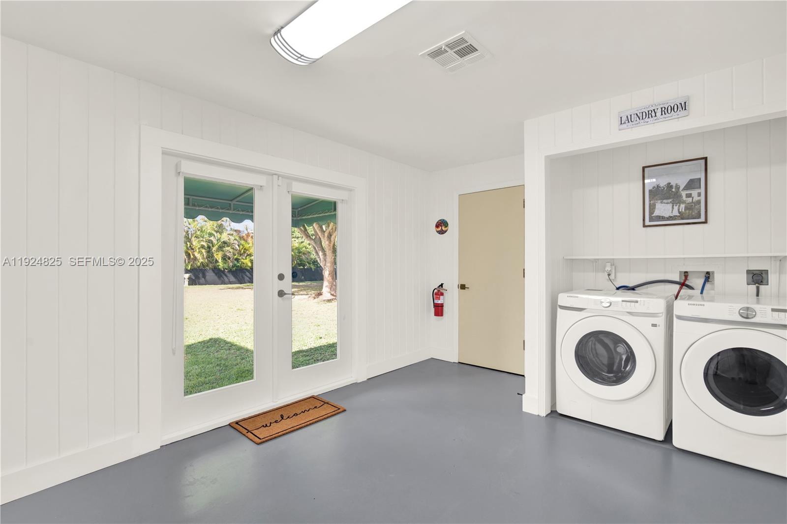 SILVER PALMS GROVES - Residential