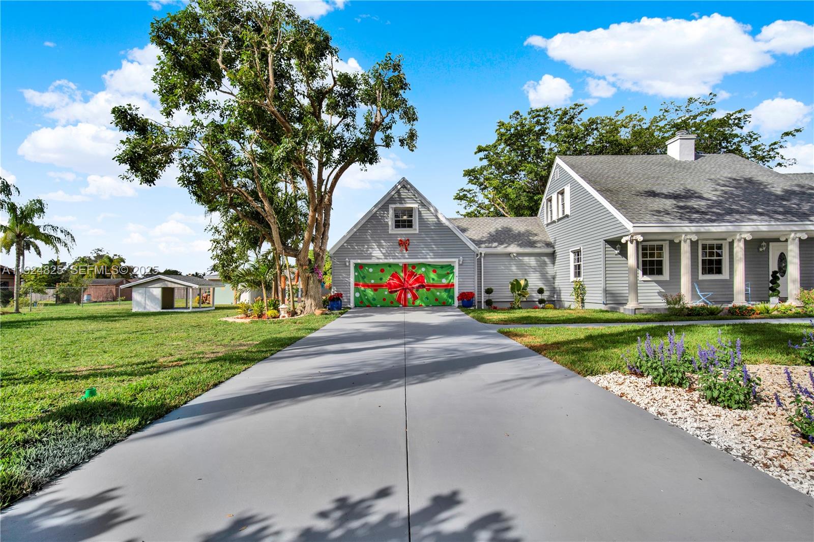 SILVER PALMS GROVES - Residential