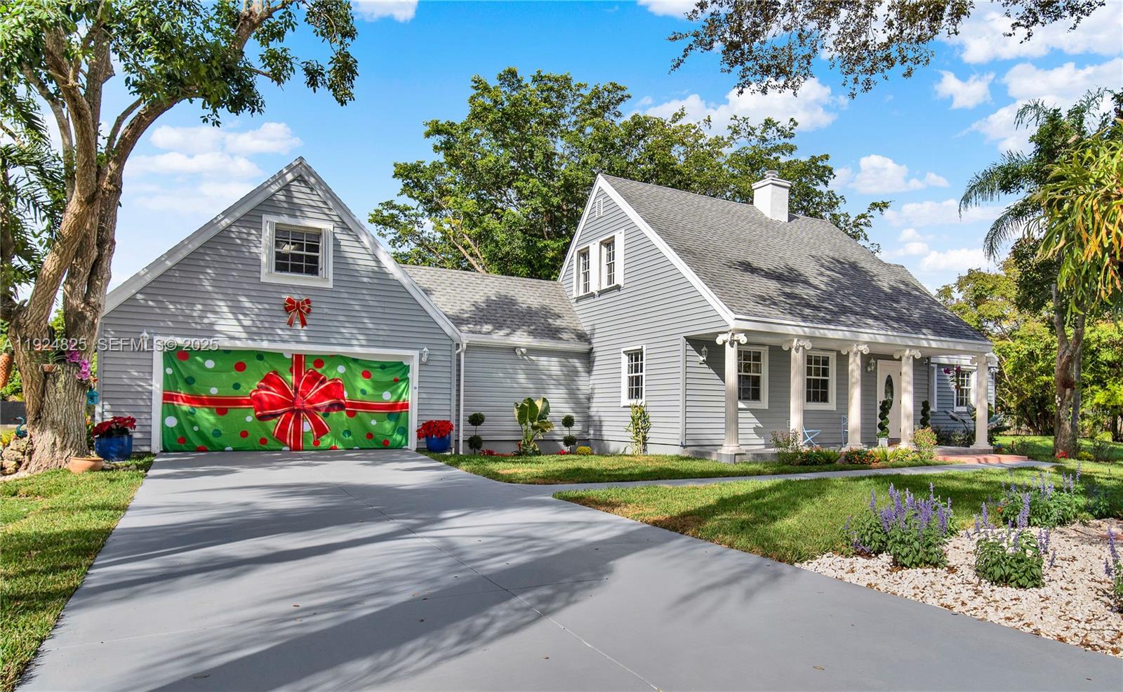 SILVER PALMS GROVES - Residential